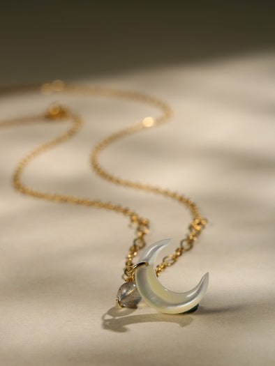 Stellar Mother of Pearl Necklace, Mother of Pearl Necklace, Handmade Necklace, Labradorite Bead, Necklace.