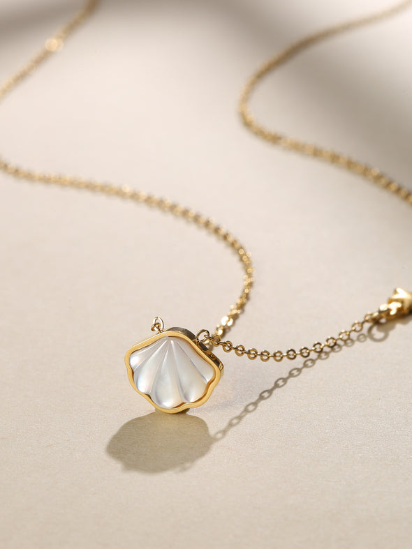 Shell Shape Necklace, Mother of Pearl Necklace, Mother of Pearl, Necklace.