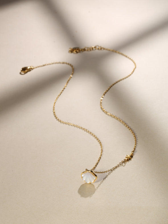 Shell Shape Necklace, Mother of Pearl Necklace, Mother of Pearl, Necklace.