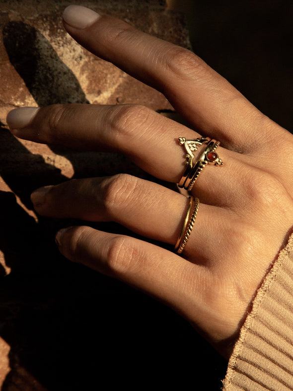 Mix and Match Brass Ring (The Crown Black Onyx-Red Onyx, Kamada, Vasana)